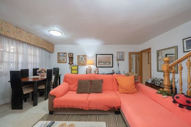 4 soveværelse Semi-Rækkehus til salg i Alicante by med swimmingpool garage - € 650.000 (Ref: 9413612)