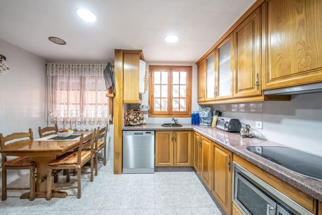 4 soveværelse Semi-Rækkehus til salg i Alicante by med swimmingpool garage - € 650.000 (Ref: 9413612)