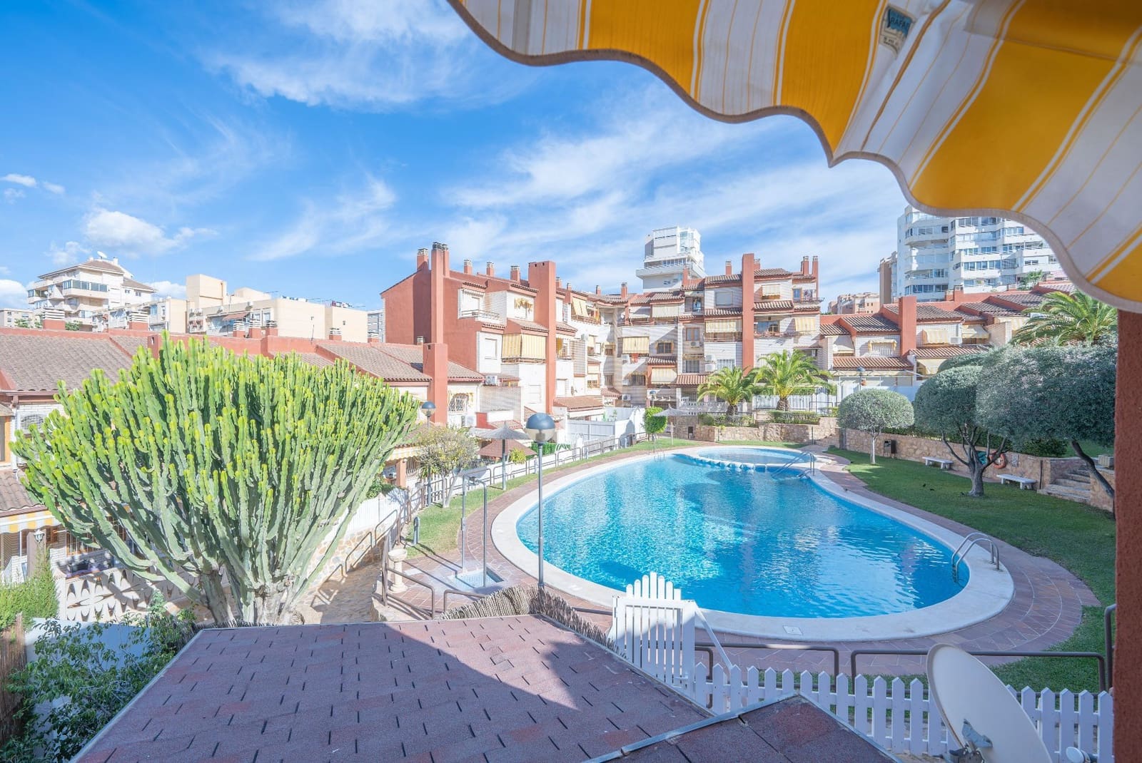 4 quarto Moradia Geminada para venda em Alicante cidade com piscina garagem - 650 000 € (Ref: 9413612)
