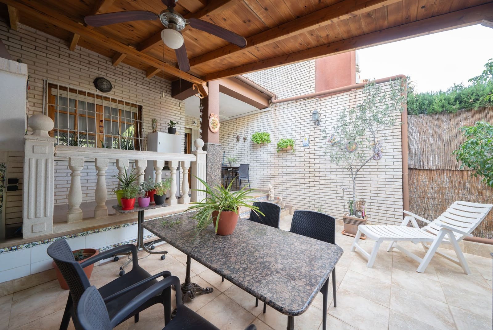 4 quarto Moradia Geminada para venda em Alicante cidade com piscina garagem - 650 000 € (Ref: 9413612)