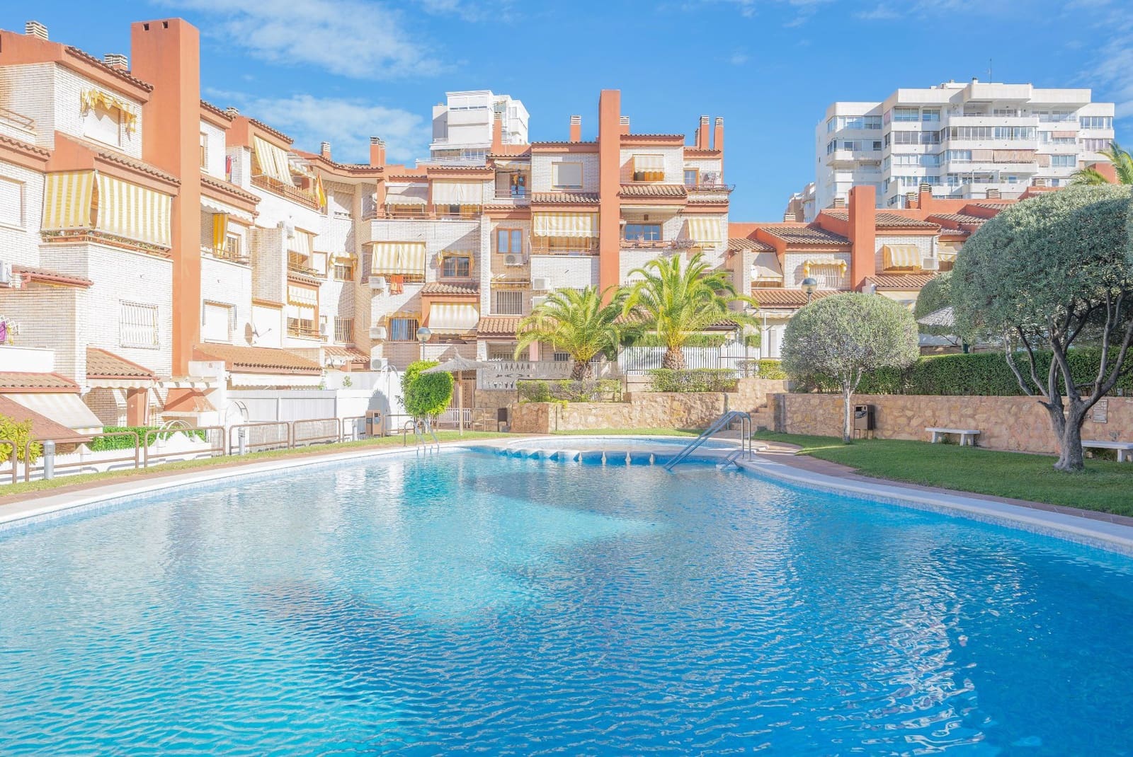 4 quarto Moradia Geminada para venda em Alicante cidade com piscina garagem - 650 000 € (Ref: 9413612)