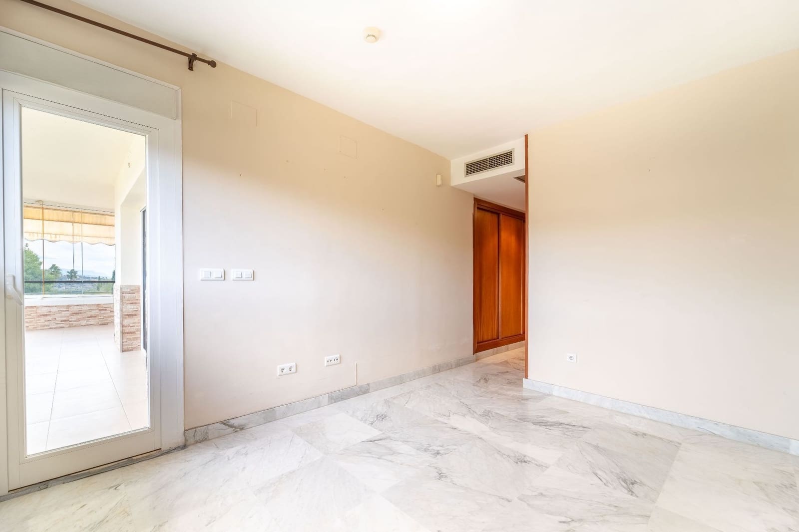 2 sypialnia Mieszkanie na sprzedaż w Alhaurin de la Torre z basenem garażem - 325 000 € (Ref: 9415426)