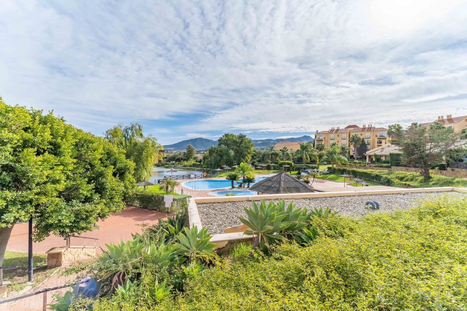 2 sypialnia Mieszkanie na sprzedaż w Alhaurin de la Torre z basenem garażem - 325 000 € (Ref: 9415426)