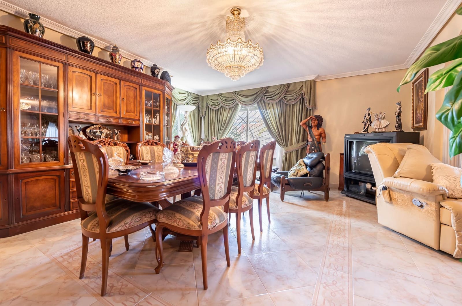 5 soverom Villa til salgs i Madrid by med svømmebasseng garasje - € 890 000 (Ref: 9421867)