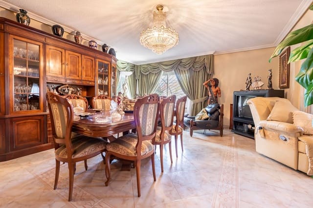 5 soverom Villa til salgs i Madrid by med svømmebasseng garasje - € 890 000 (Ref: 9421867)