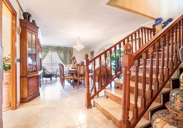 5 soverom Villa til salgs i Madrid by med svømmebasseng garasje - € 890 000 (Ref: 9421867)