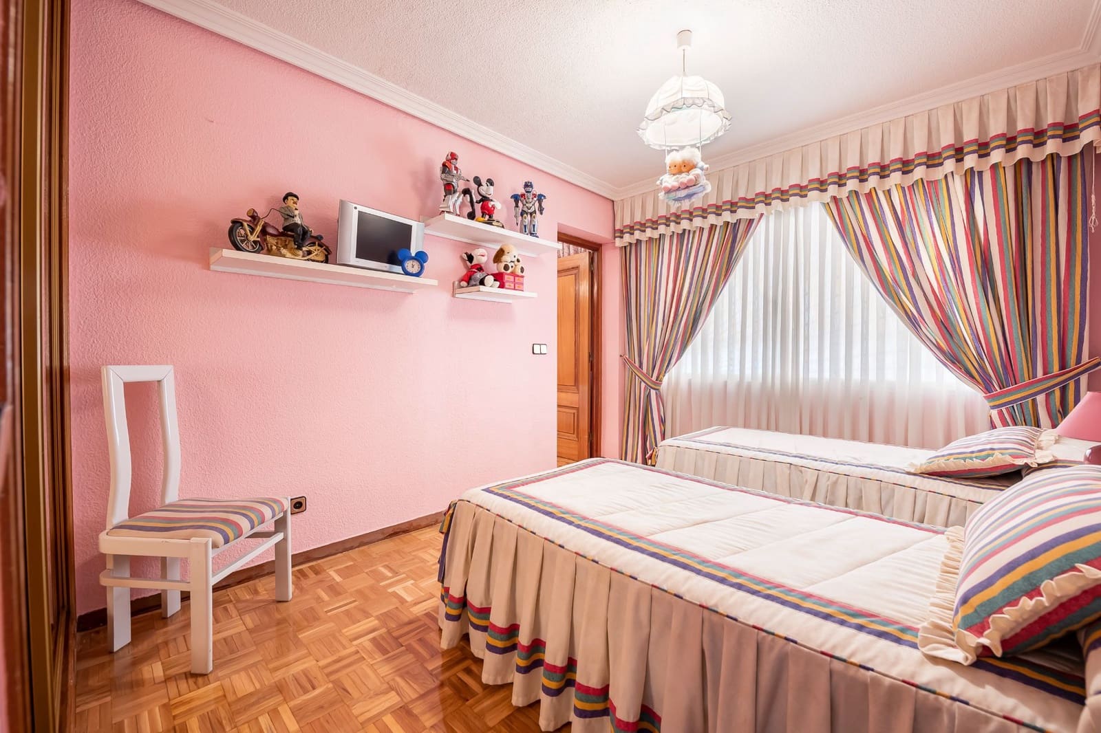 5 soverom Villa til salgs i Madrid by med svømmebasseng garasje - € 890 000 (Ref: 9421867)