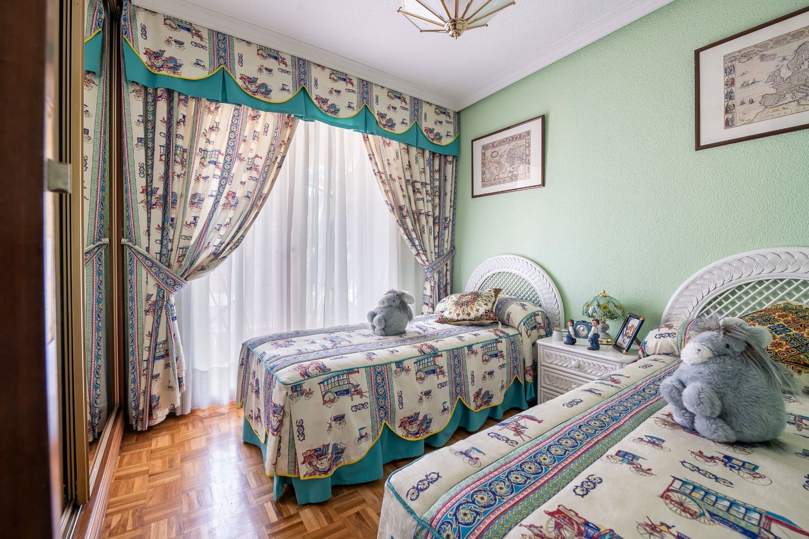 5 soverom Villa til salgs i Madrid by med svømmebasseng garasje - € 890 000 (Ref: 9421867)