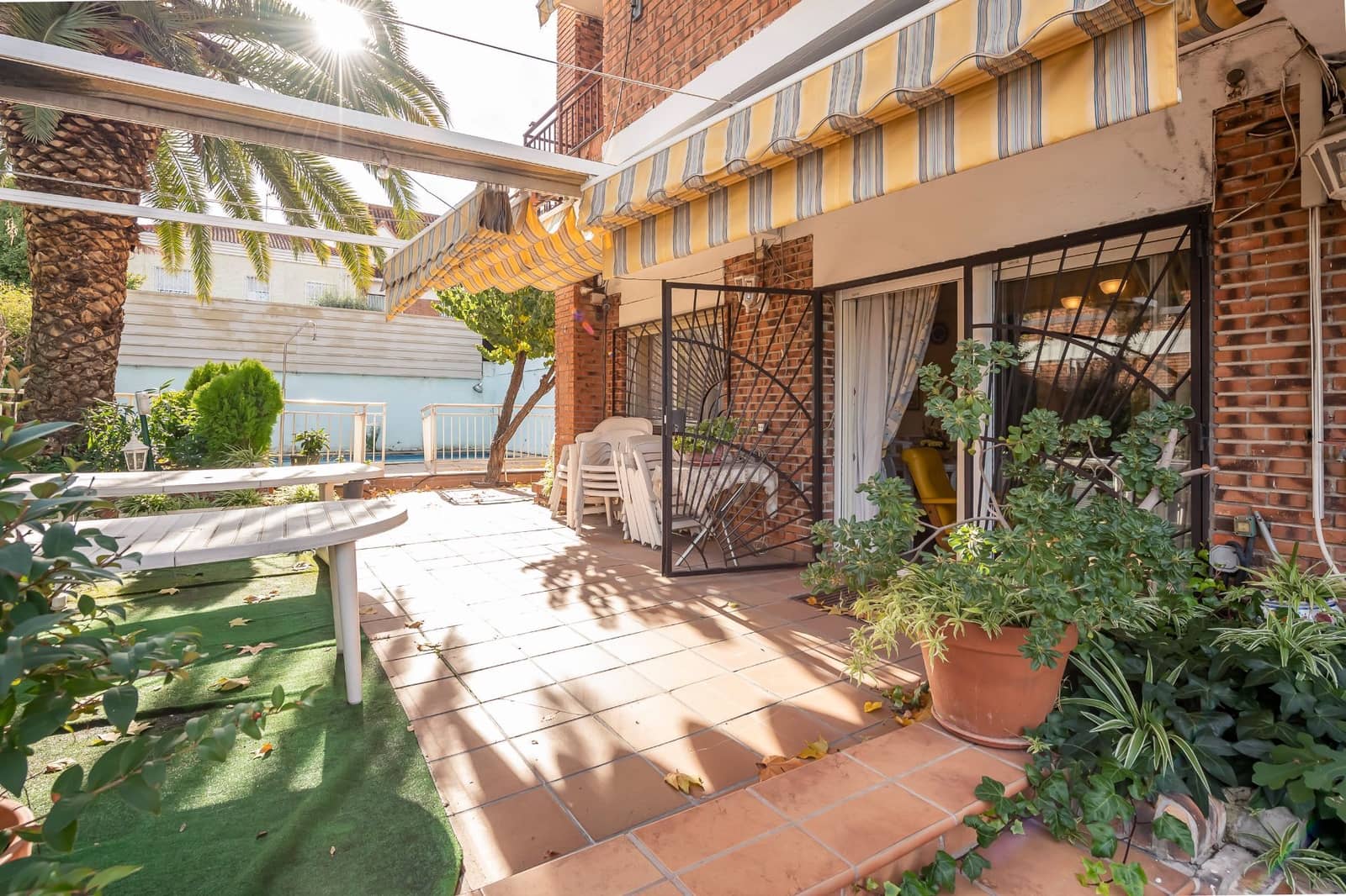 5 soverom Villa til salgs i Madrid by med svømmebasseng garasje - € 890 000 (Ref: 9421867)