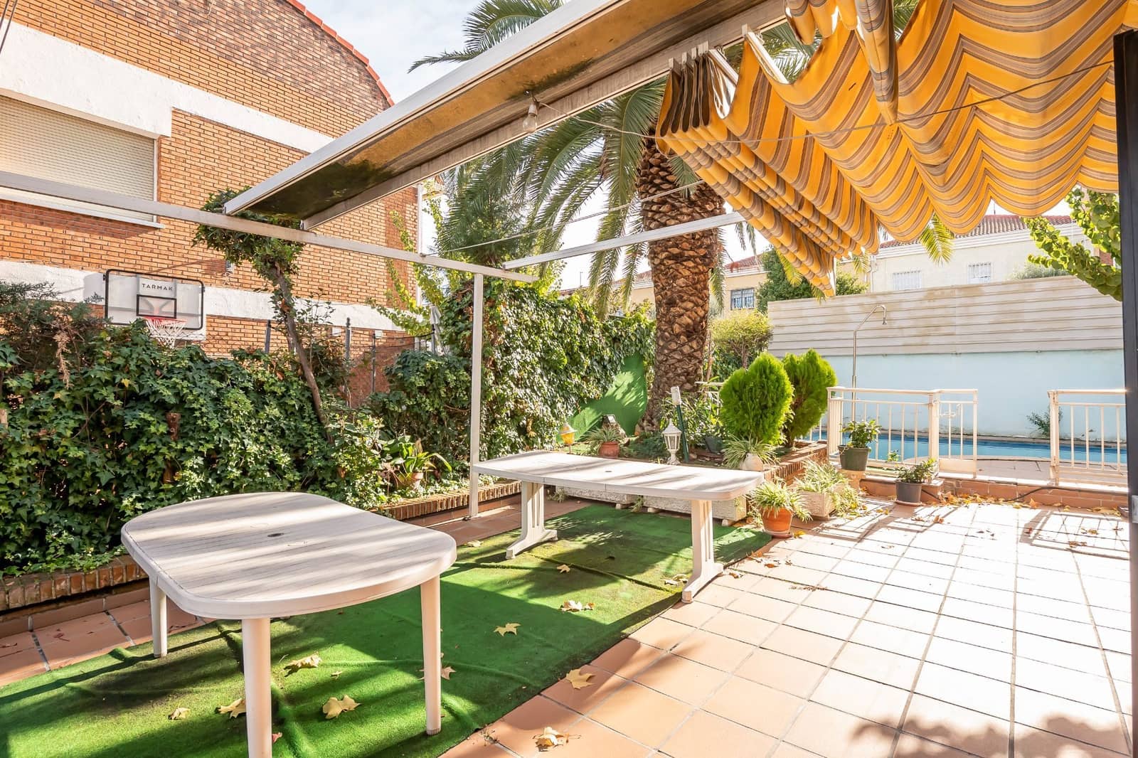 5 soverom Villa til salgs i Madrid by med svømmebasseng garasje - € 890 000 (Ref: 9421867)