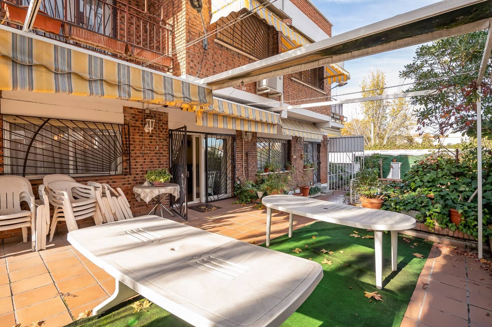 5 soverom Villa til salgs i Madrid by med svømmebasseng garasje - € 890 000 (Ref: 9421867)
