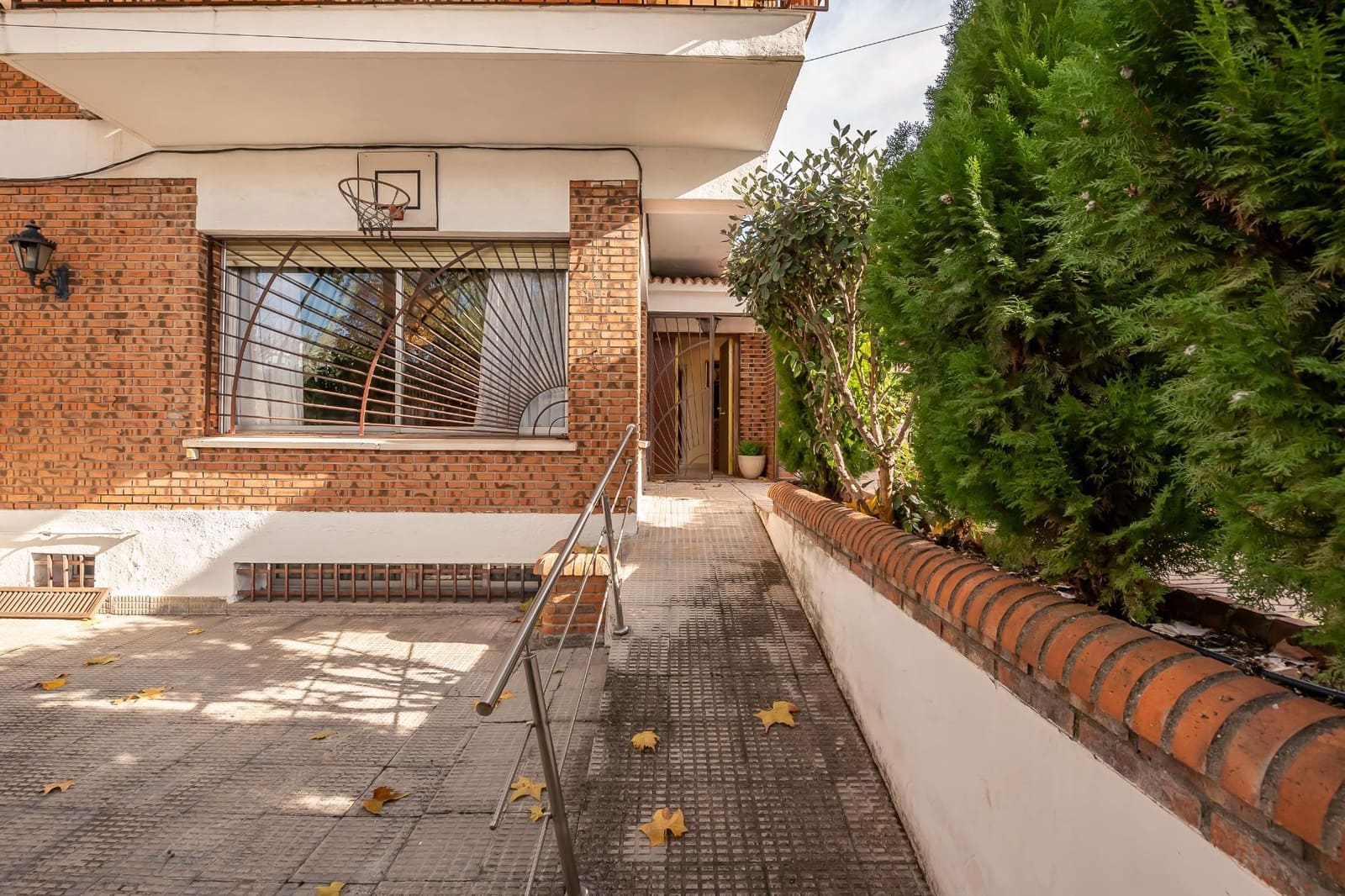 5 soverom Villa til salgs i Madrid by med svømmebasseng garasje - € 890 000 (Ref: 9421867)