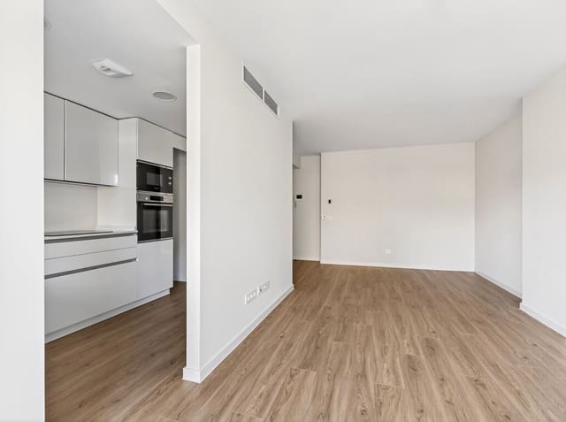 3 bedroom Flat for sale in Ciudad Lineal, Madrid city with pool garage - € 1,195,000 (Ref: 9421868)