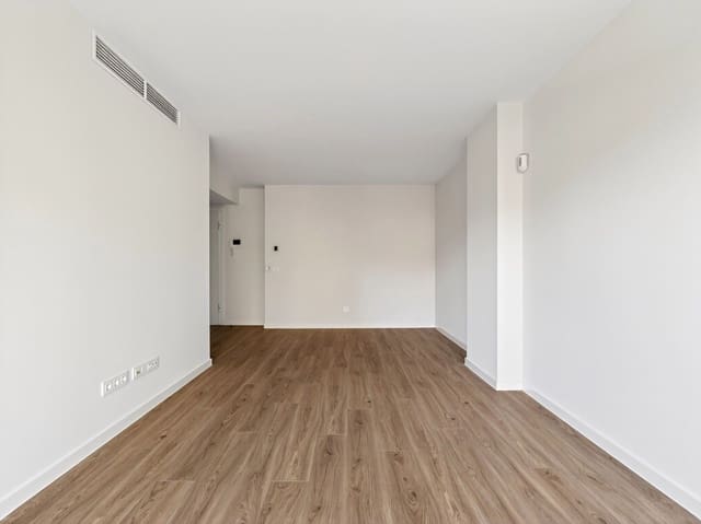 3 bedroom Flat for sale in Ciudad Lineal, Madrid city with pool garage - € 1,195,000 (Ref: 9421868)