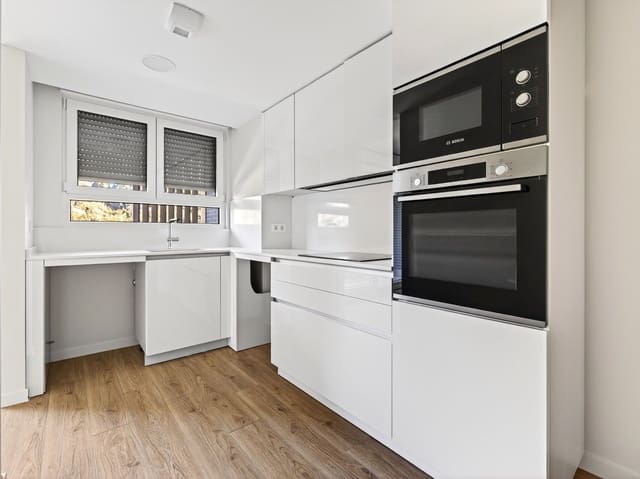 3 bedroom Flat for sale in Ciudad Lineal, Madrid city with pool garage - € 1,195,000 (Ref: 9421868)