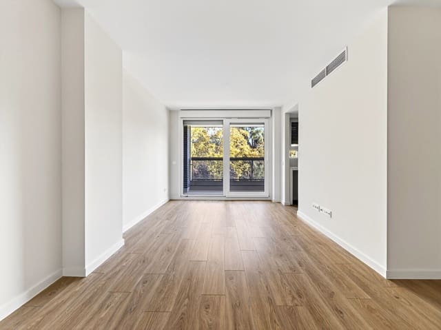 3 bedroom Flat for sale in Ciudad Lineal, Madrid city with pool garage - € 1,195,000 (Ref: 9421868)