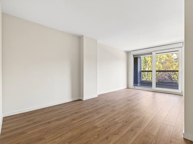 3 bedroom Flat for sale in Ciudad Lineal, Madrid city with pool garage - € 1,195,000 (Ref: 9421868)