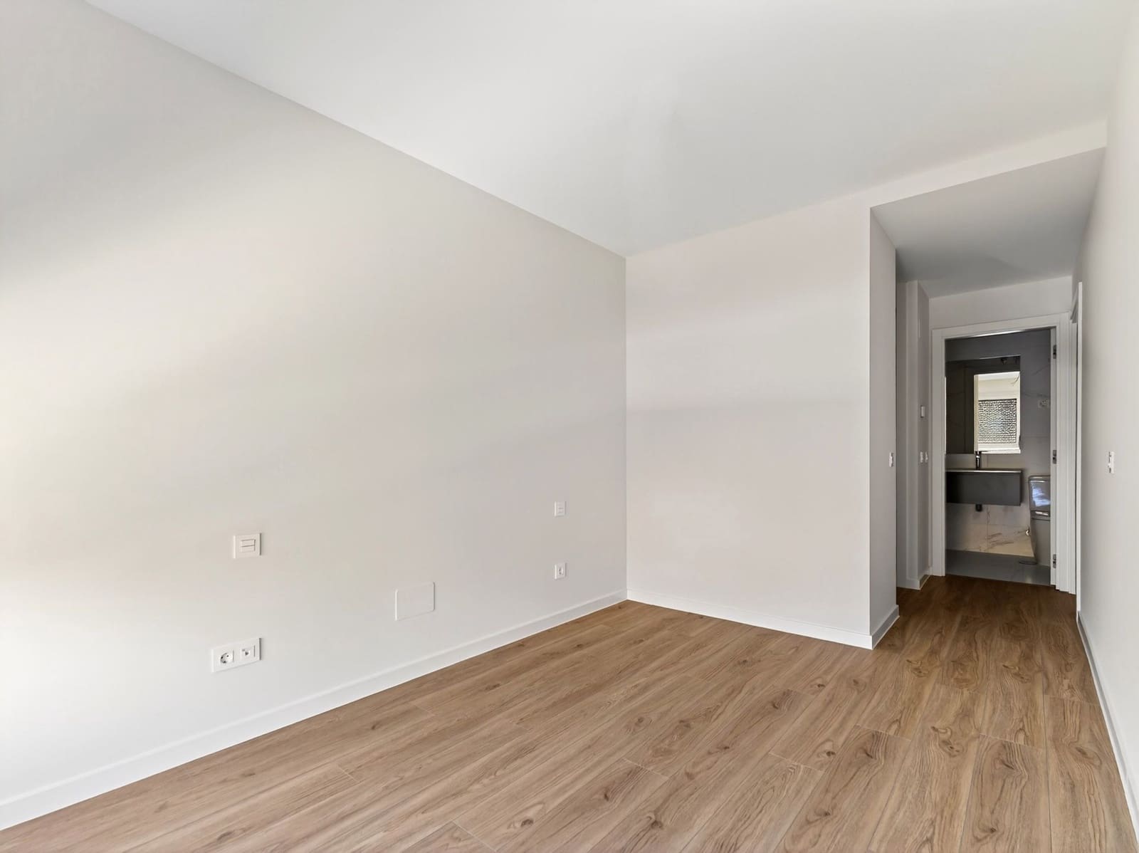 3 bedroom Flat for sale in Madrid city with pool garage - € 1,195,000 (Ref: 9421868)