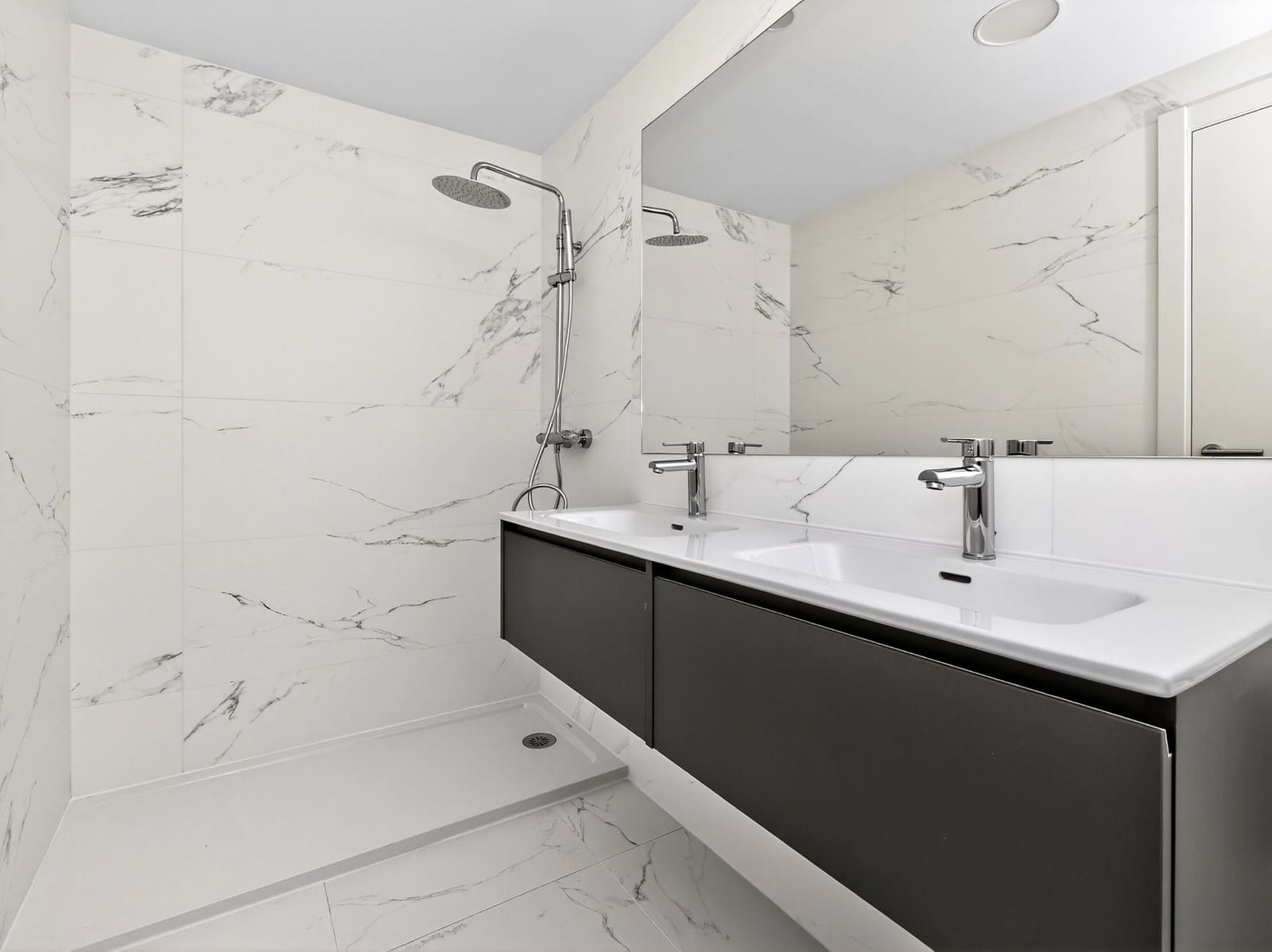 3 bedroom Flat for sale in Madrid city with pool garage - € 1,195,000 (Ref: 9421868)