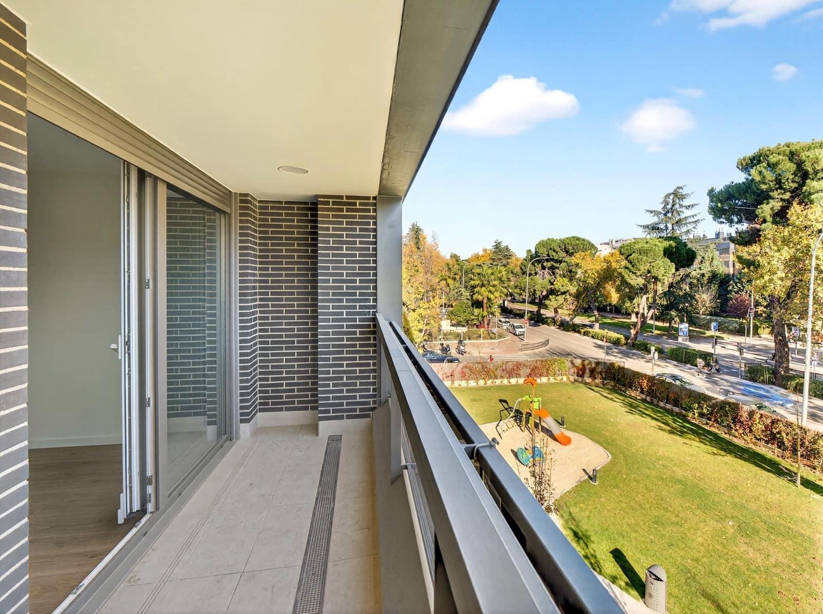 3 bedroom Flat for sale in Madrid city with pool garage - € 1,195,000 (Ref: 9421868)