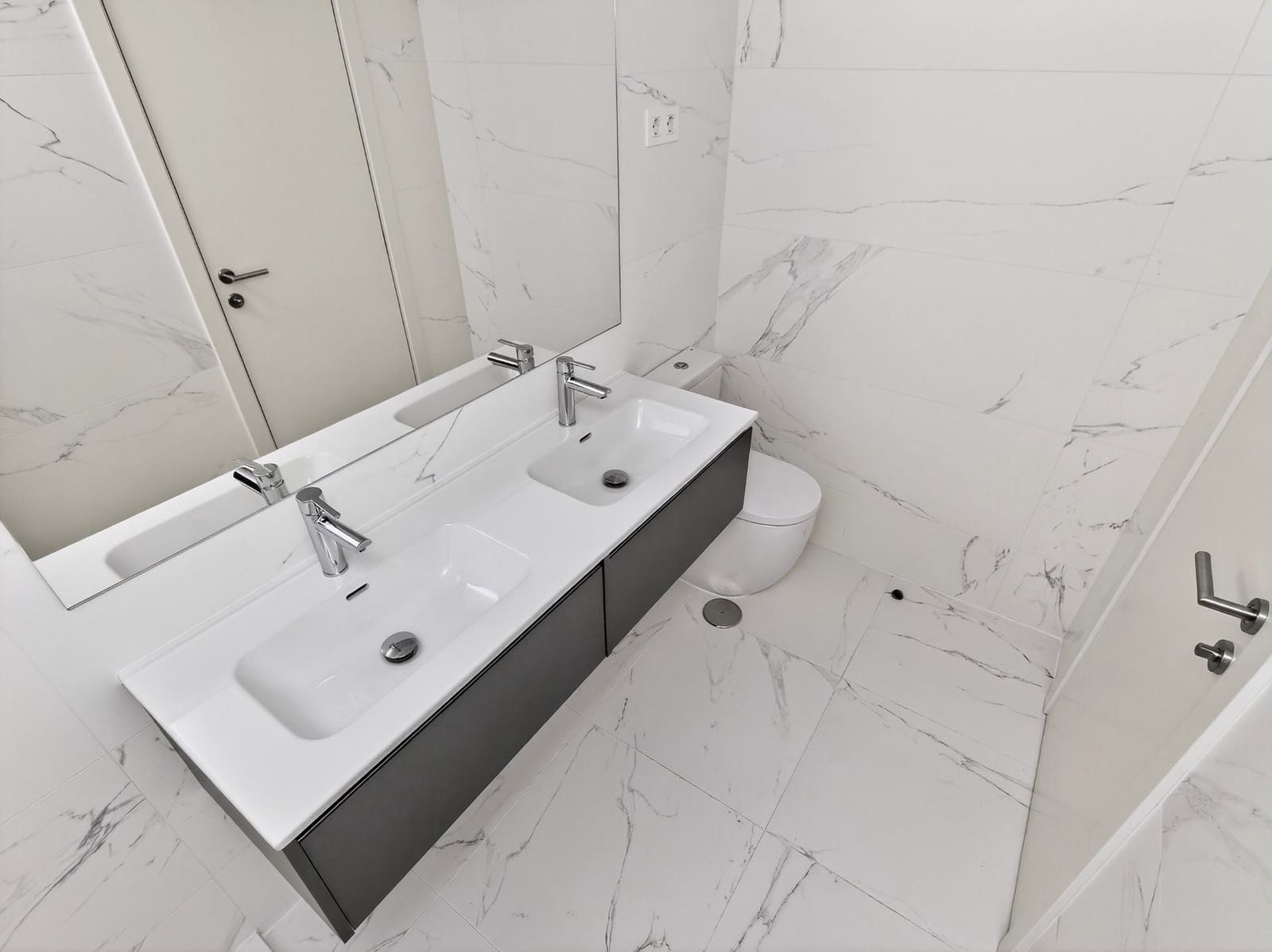 3 bedroom Flat for sale in Madrid city with pool garage - € 1,195,000 (Ref: 9421868)