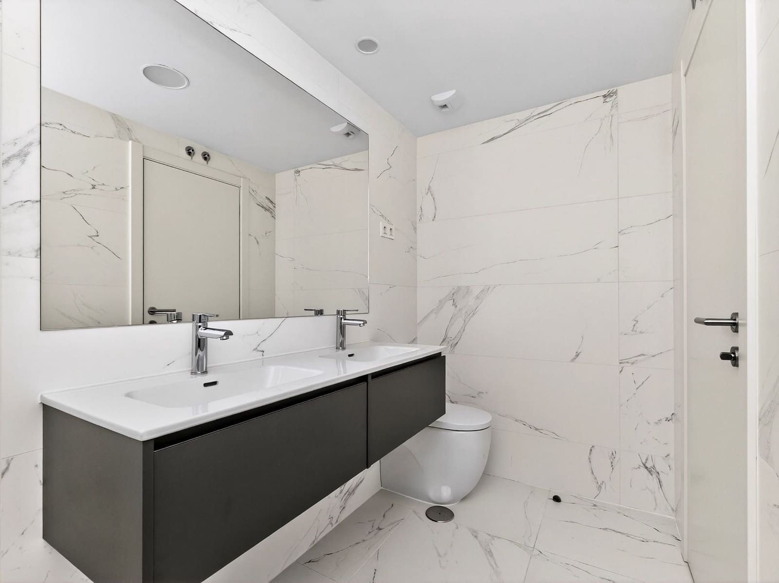 3 bedroom Flat for sale in Madrid city with pool garage - € 1,195,000 (Ref: 9421868)