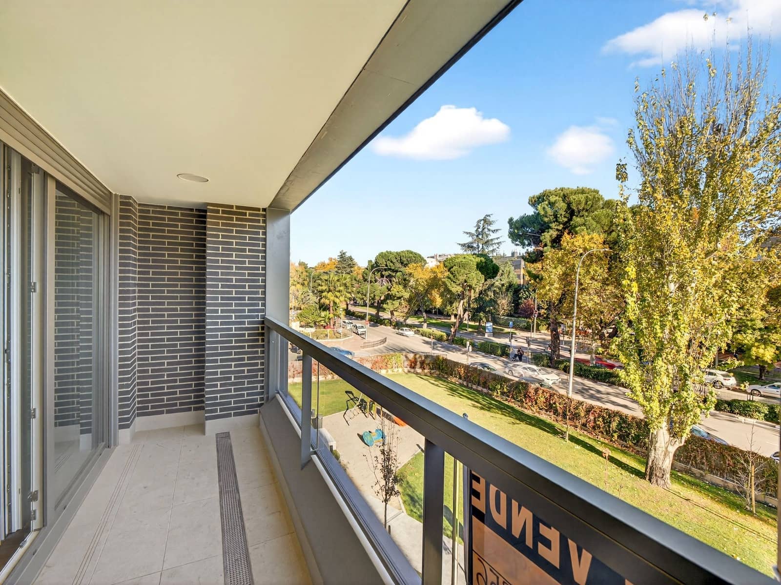 3 bedroom Flat for sale in Madrid city with pool garage - € 1,195,000 (Ref: 9421868)