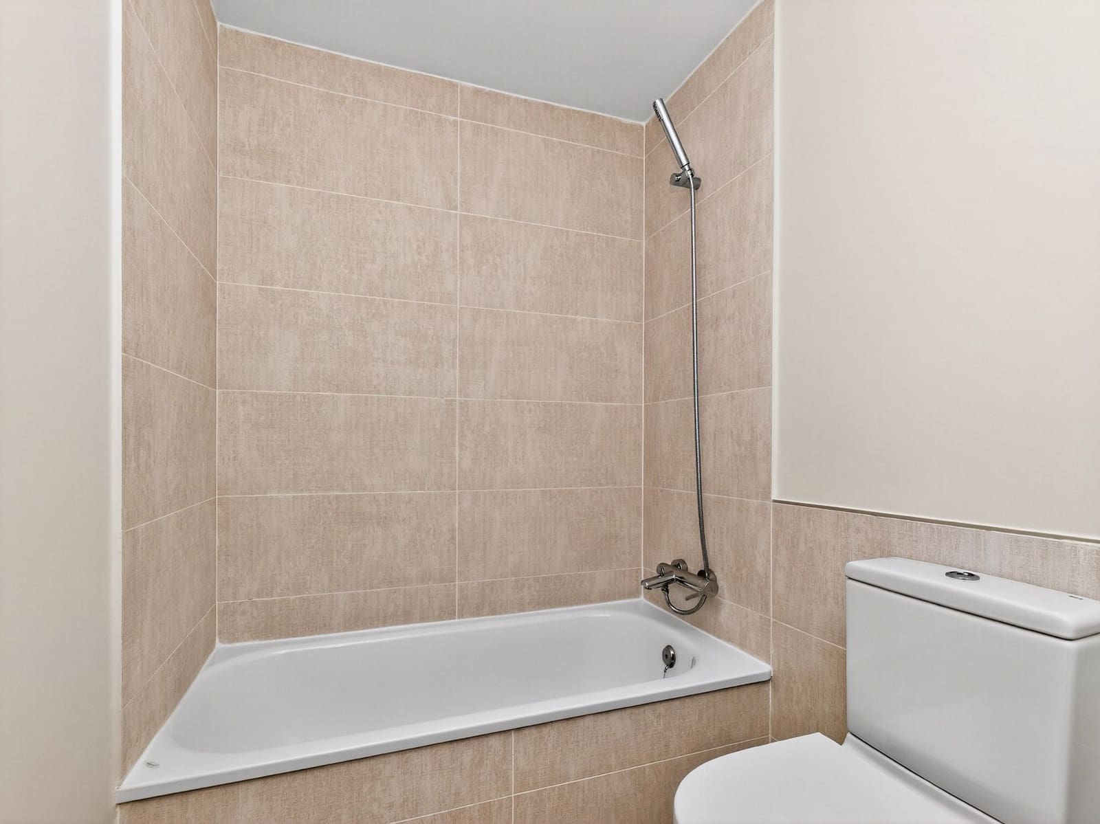 3 bedroom Flat for sale in Madrid city with pool garage - € 1,195,000 (Ref: 9421868)