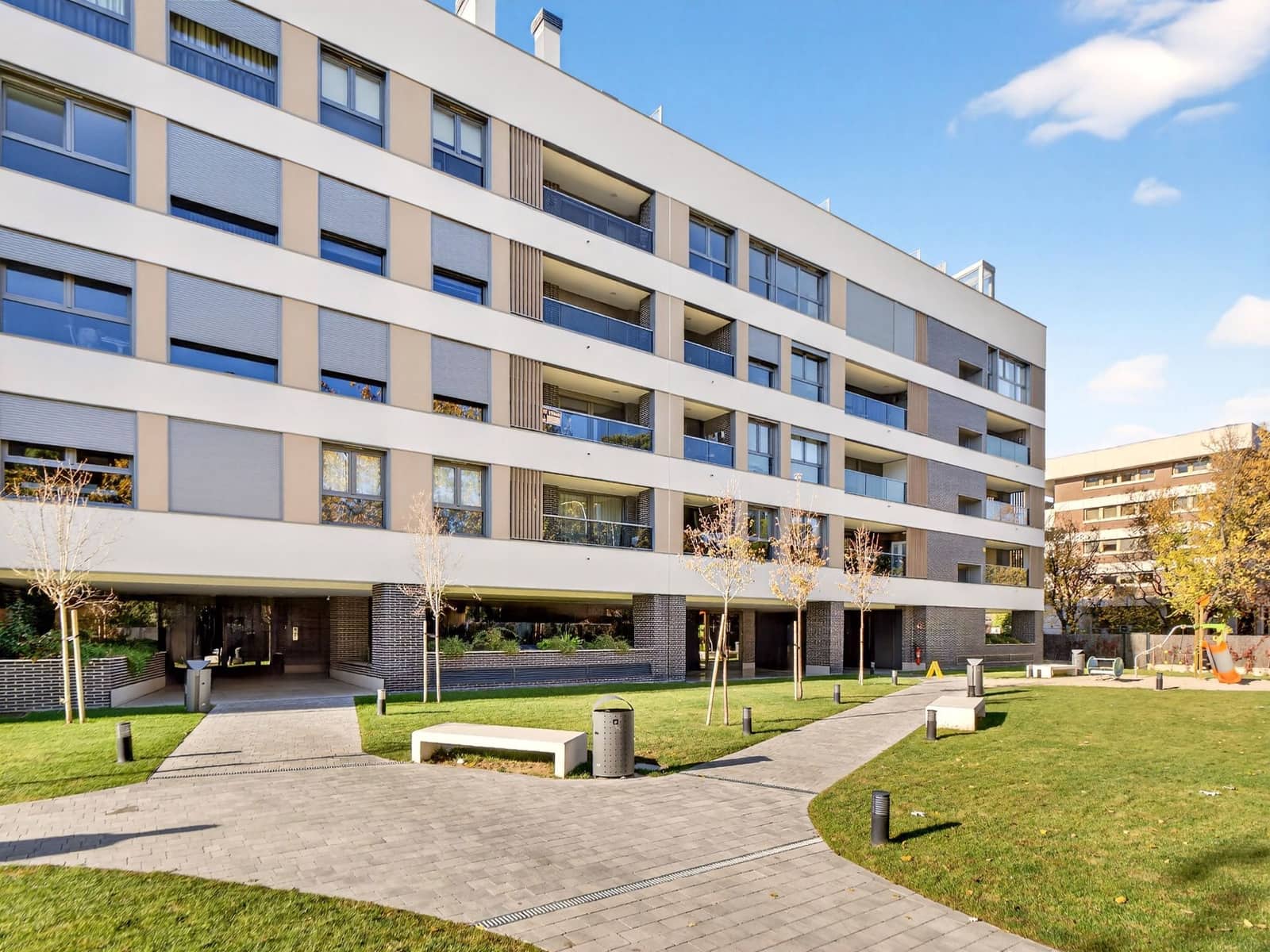 3 bedroom Flat for sale in Madrid city with pool garage - € 1,195,000 (Ref: 9421868)