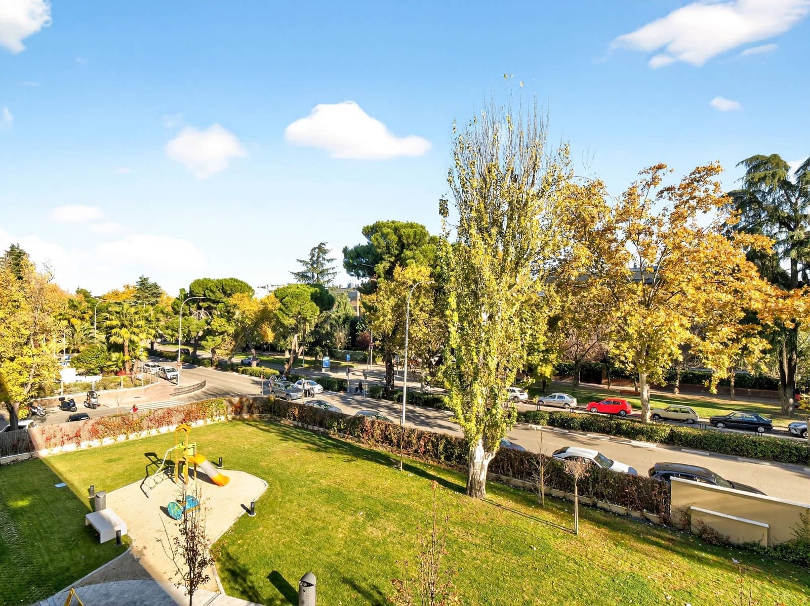 3 bedroom Flat for sale in Madrid city with pool garage - € 1,195,000 (Ref: 9421868)