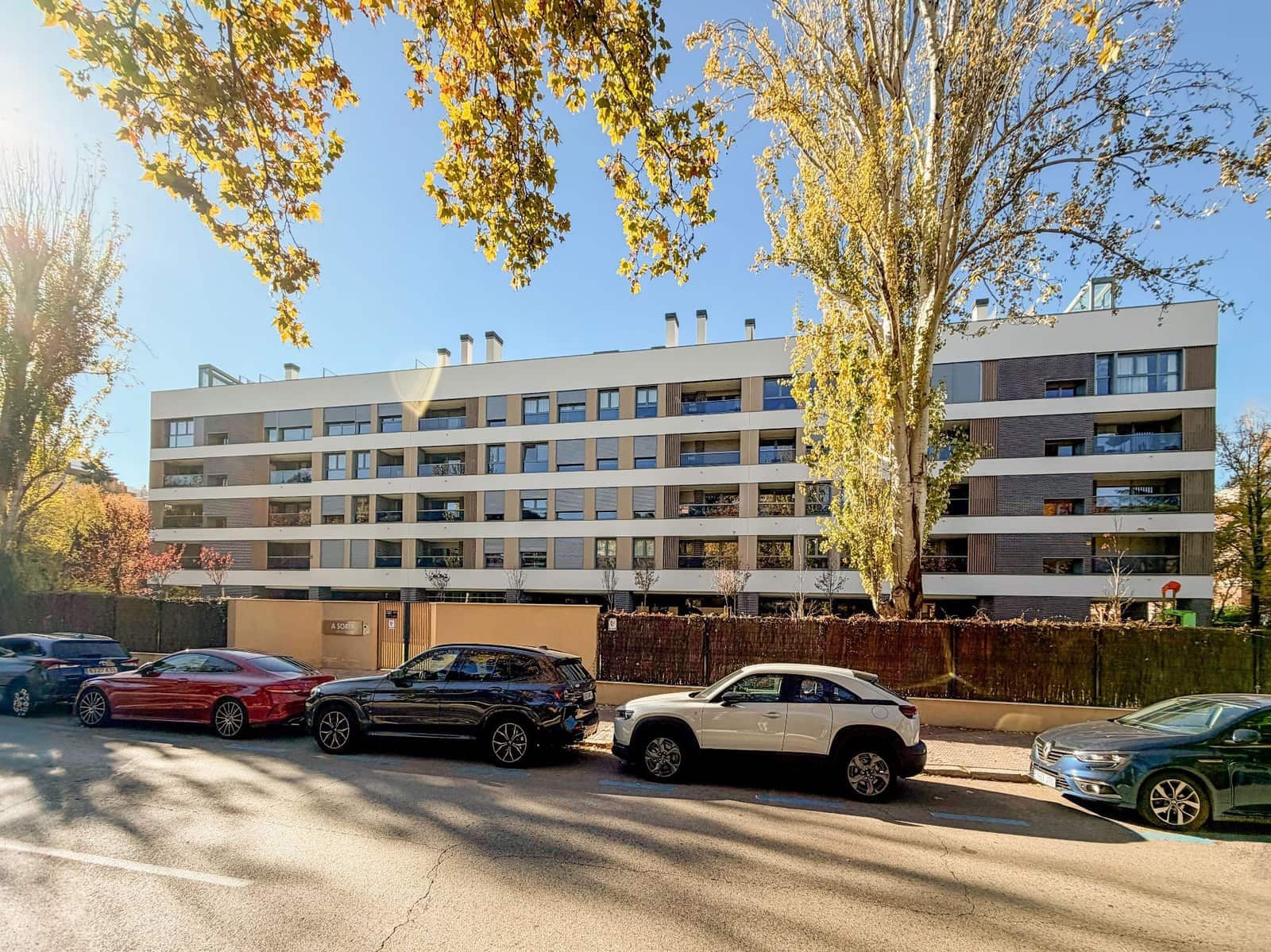 3 bedroom Flat for sale in Madrid city with pool garage - € 1,195,000 (Ref: 9421868)
