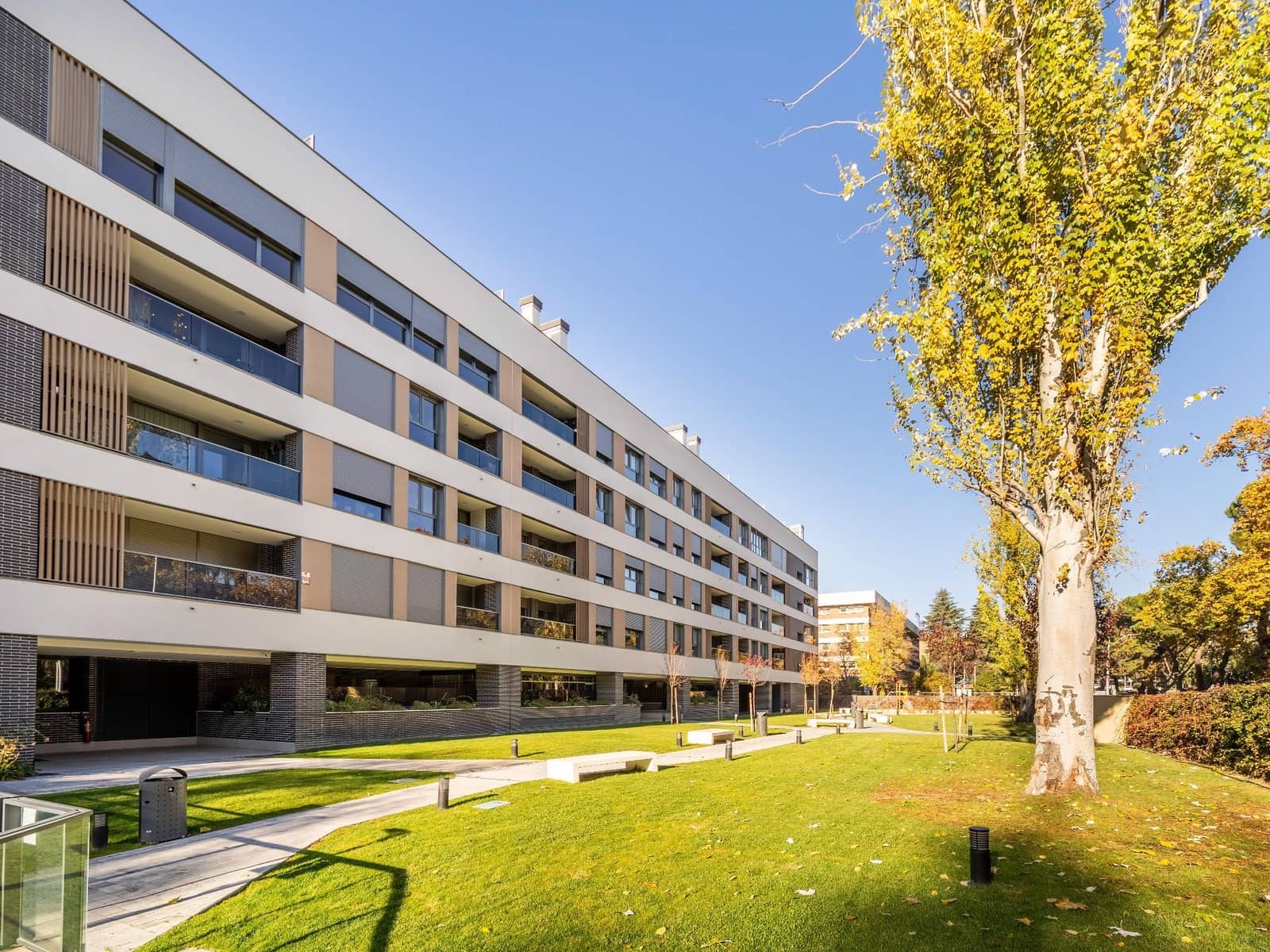 3 bedroom Flat for sale in Madrid city with pool garage - € 1,195,000 (Ref: 9421868)