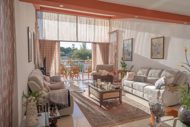 3 soverom Villa til salgs i Valencia by med svømmebasseng garasje - € 650 000 (Ref: 9426870)