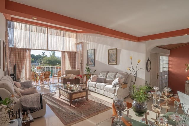 3 soverom Villa til salgs i Valencia by med svømmebasseng garasje - € 650 000 (Ref: 9426870)