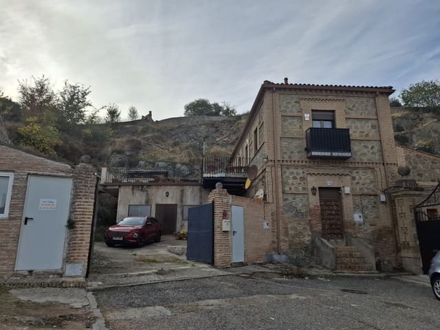 6 Zimmer Villa zu verkaufen in Toledo Stadt mit Garage - 675.000 € (Ref: 9426873)