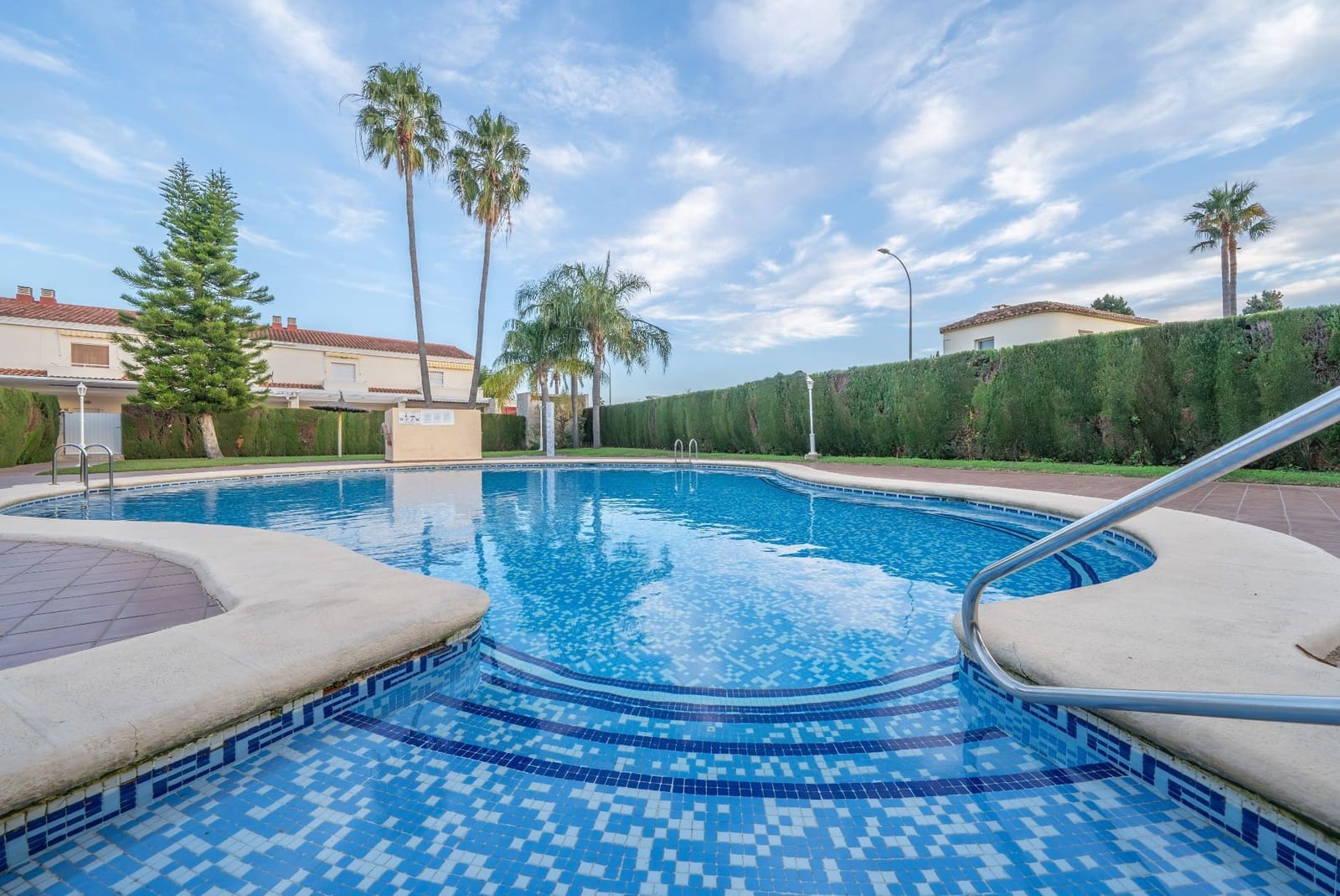 2 bedroom Semi-detached Villa for sale in Els Poblets with pool garage - € 263,500 (Ref: 9426876)