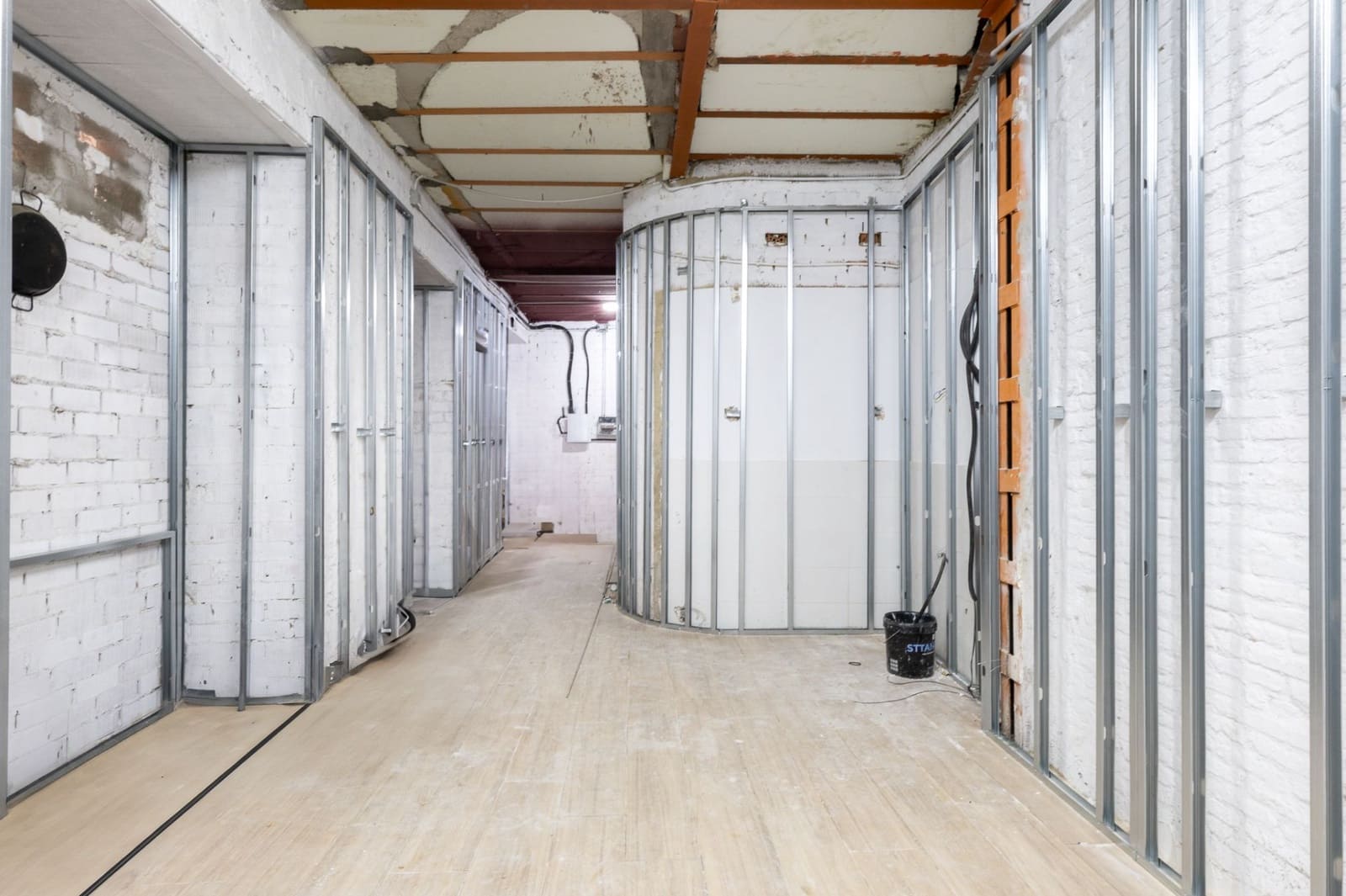 Kommersiell til salgs i Valencia by - € 700 000 (Ref: 9430801)