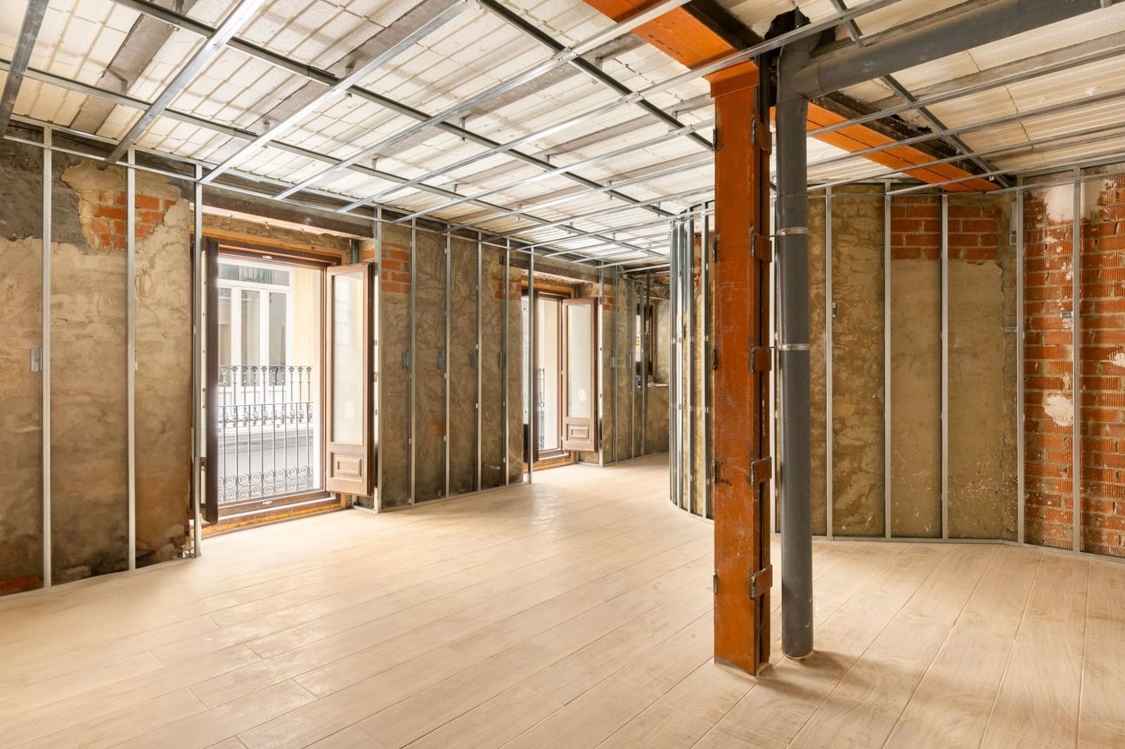 Kommersiell til salgs i Valencia by - € 700 000 (Ref: 9430801)