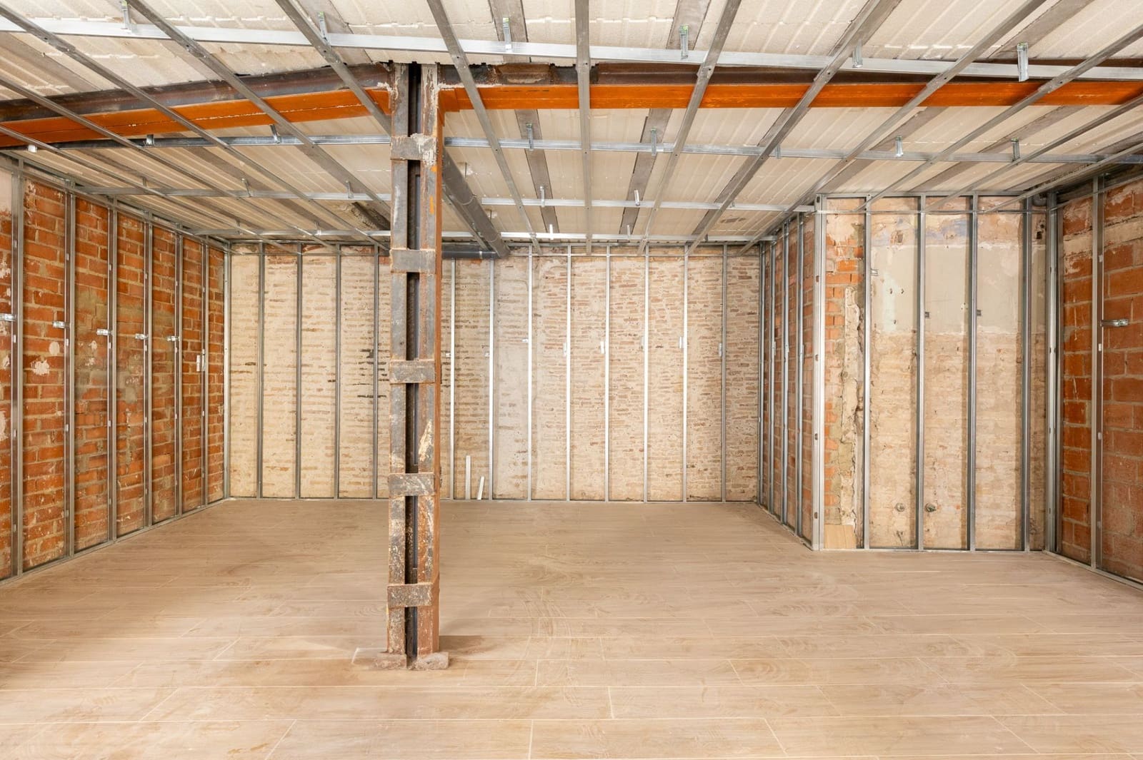 Kommersiell til salgs i Valencia by - € 700 000 (Ref: 9430801)