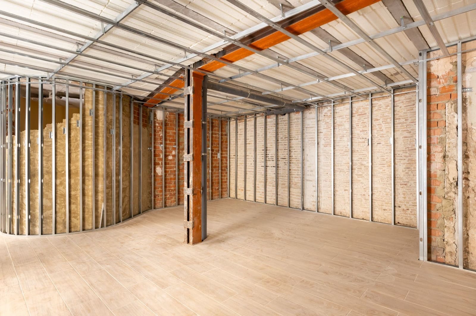 Kommersiell til salgs i Valencia by - € 700 000 (Ref: 9430801)