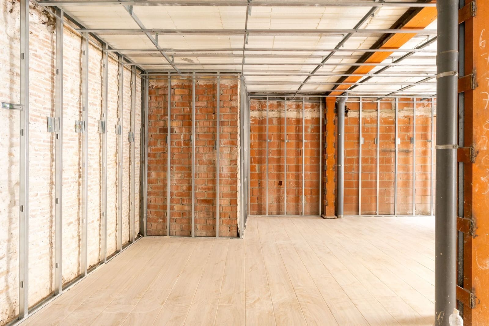 Kommersiell til salgs i Valencia by - € 700 000 (Ref: 9430801)