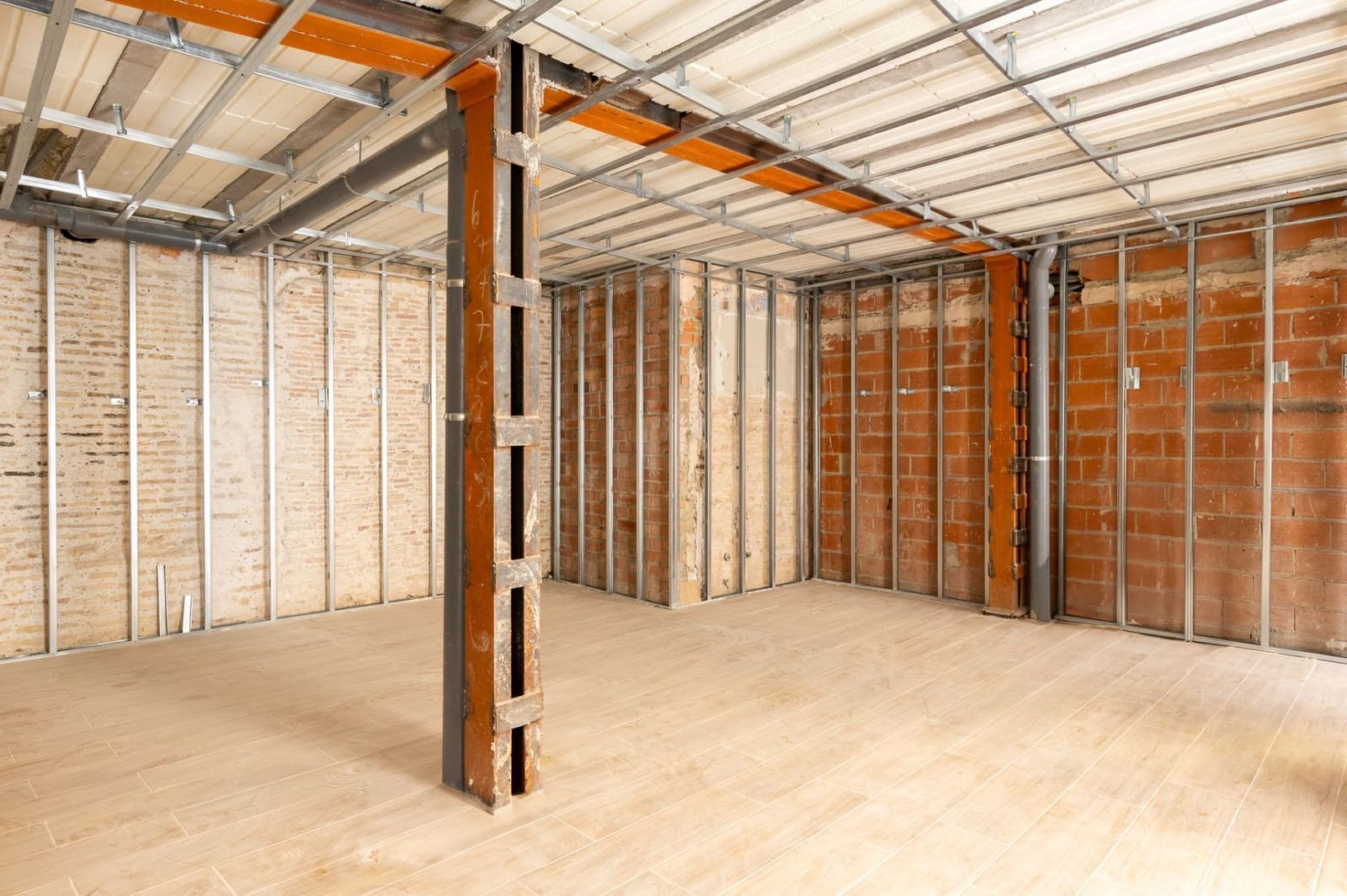 Kommersiell til salgs i Valencia by - € 700 000 (Ref: 9430801)