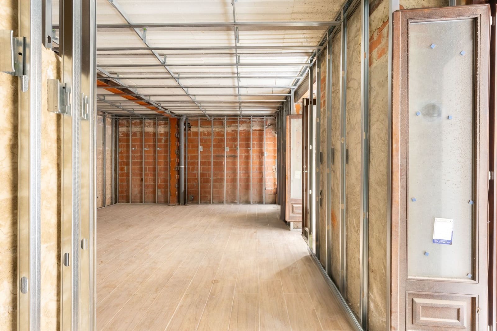 Kommersiell til salgs i Valencia by - € 700 000 (Ref: 9430801)