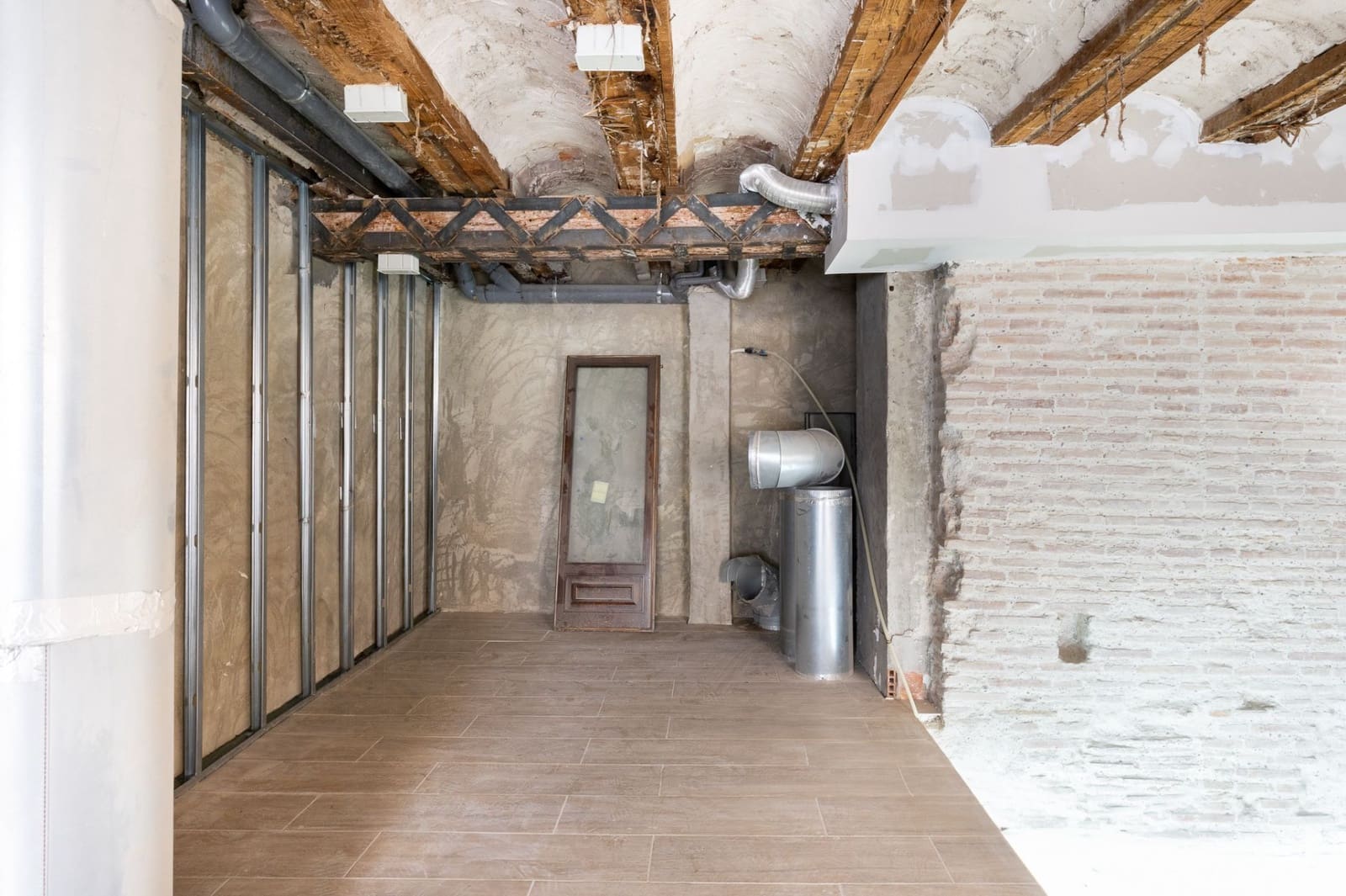 Kommersiell til salgs i Valencia by - € 700 000 (Ref: 9430801)