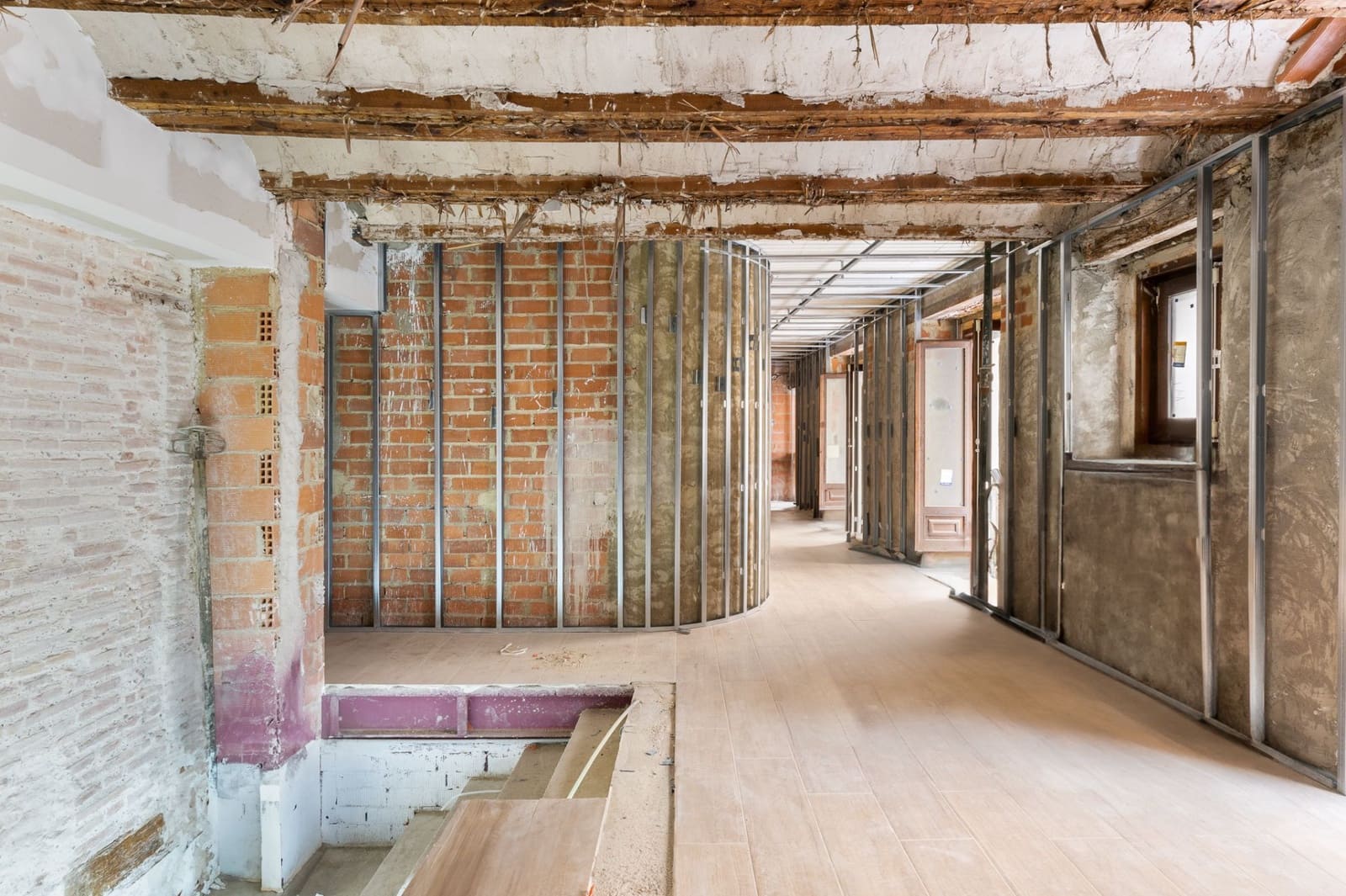 Kommersiell til salgs i Valencia by - € 700 000 (Ref: 9430801)