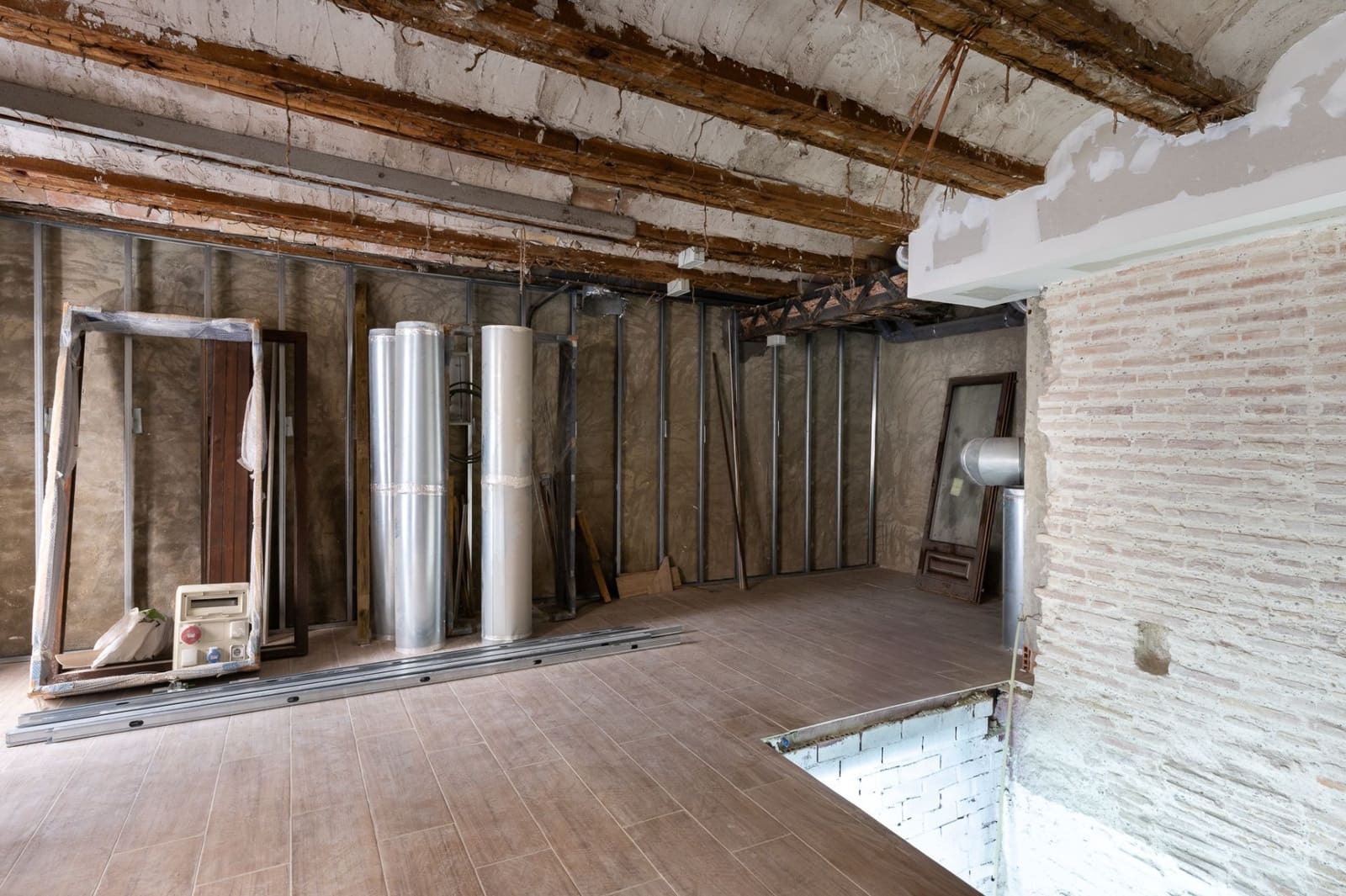 Kommersiell til salgs i Valencia by - € 700 000 (Ref: 9430801)