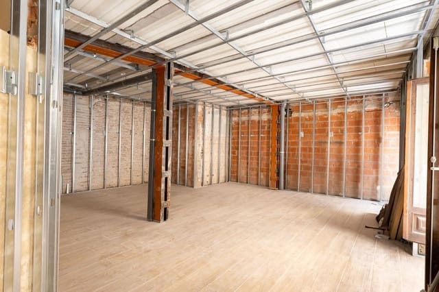 Kommersiell til salgs i Valencia by - € 700 000 (Ref: 9430801)