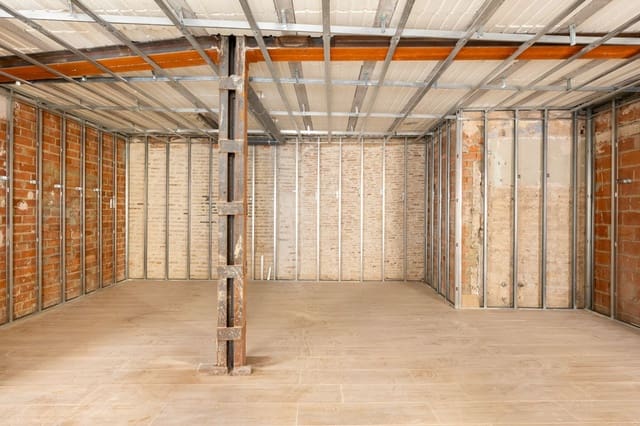 Kommersiell til salgs i Valencia by - € 700 000 (Ref: 9430801)