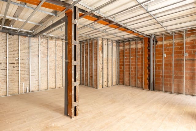 Kommersiell til salgs i Valencia by - € 700 000 (Ref: 9430801)