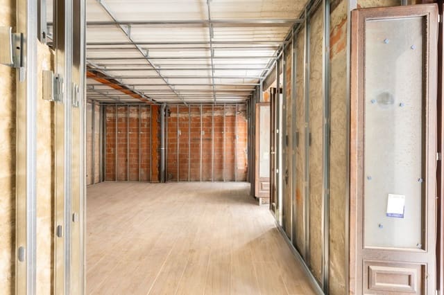 Kommersiell til salgs i Valencia by - € 700 000 (Ref: 9430801)